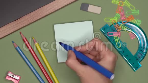 学校观念女人用手在记事本上写格美泰视频的预览图