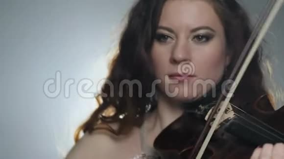 音乐学院女声器乐演奏小提琴视频的预览图