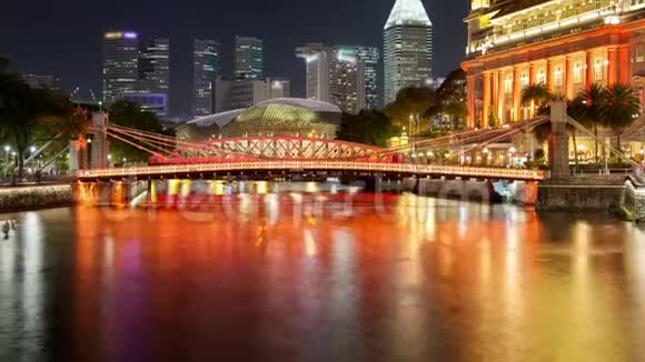 新加坡的游艇在河夜时光流逝视频的预览图