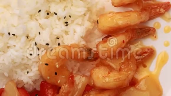 亚洲虾米和菠萝的食物视频的预览图