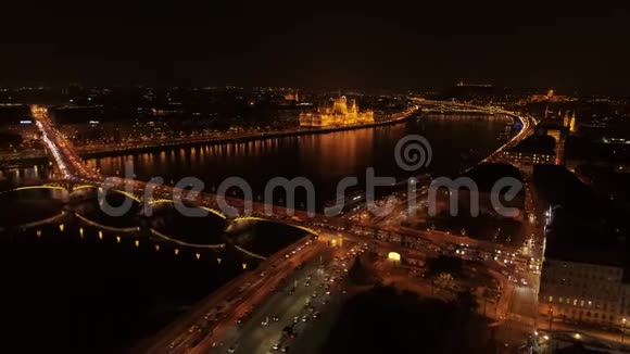 空中观景布达佩斯之夜视频的预览图