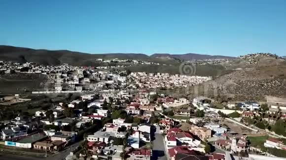 墨西哥下加利福尼亚州恩塞纳达和埃尔索扎尔的空中射击视频的预览图