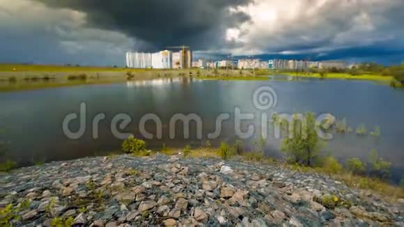 在大坝上的云视频的预览图