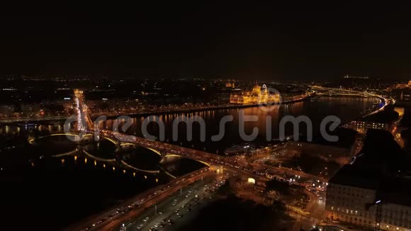 空中观景布达佩斯之夜视频的预览图