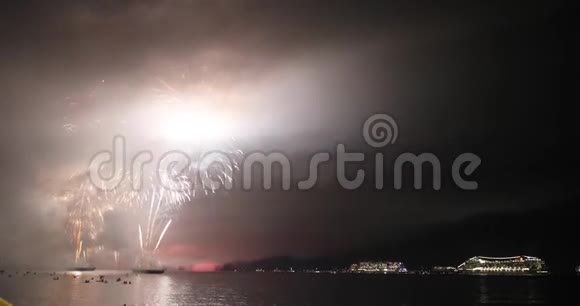 新年烟火里约热内卢视频的预览图