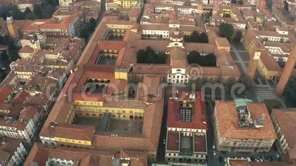 意大利帕维亚旧房子和街道的鸟瞰图视频的预览图
