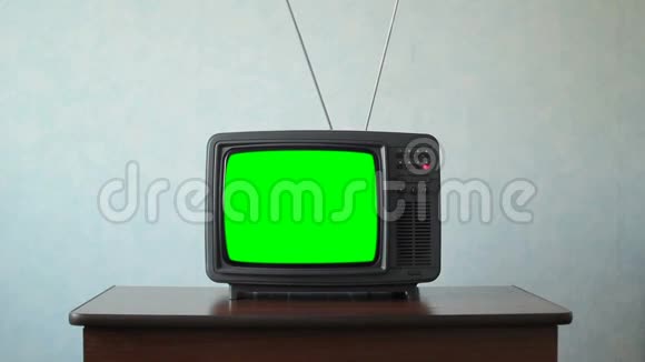 老式模拟电视与绿色屏幕视频的预览图