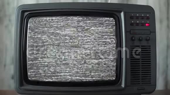 房间里老式电视机的噪音视频的预览图