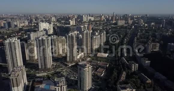 基辅一个住宅区的街道4k4096x2160像素视频的预览图