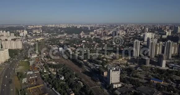 基辅一个住宅区的街道4k4096x2160像素视频的预览图