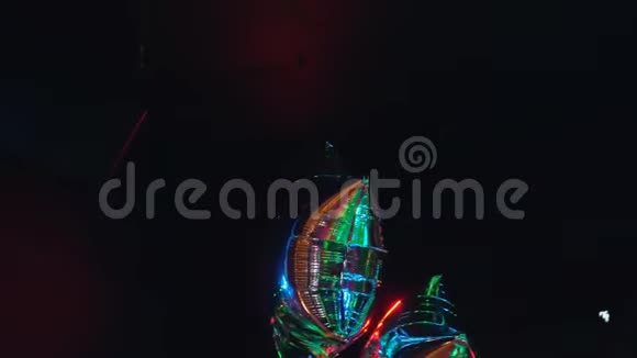 大型迪斯科舞厅配有特效和美妙的烟雾激光表演视频的预览图