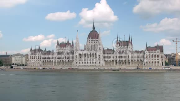 布达佩斯匈牙利议会大厦前的著名多瑙河视频的预览图