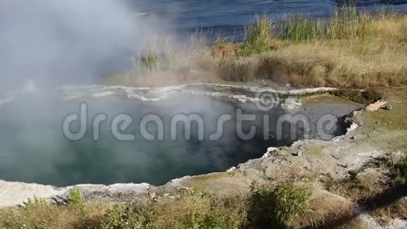 温泉和火孔河视频的预览图