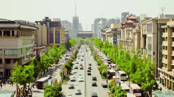 中国陕西西安繁华街道交通视频的预览图