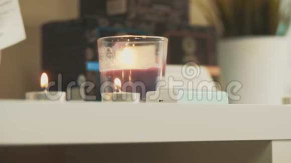 美丽的烛光温泉视频的预览图