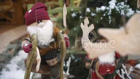 购物中心的圣诞装饰新年和圣诞节背景视频的预览图