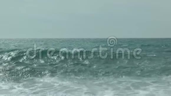 海上的巨浪视频的预览图