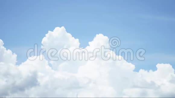 摘要背景视频剪辑云运行在夏季作为摘要背景视频的预览图