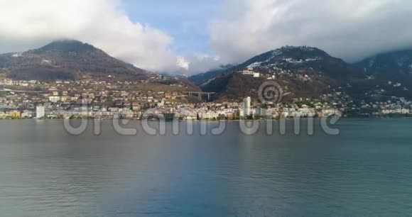 瑞士日内瓦拉沃地区蒙特勒航空景观视频的预览图
