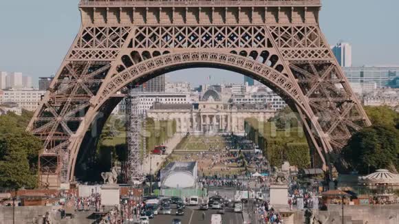 巴黎埃菲尔铁塔从特罗卡德罗广场俯瞰视频的预览图