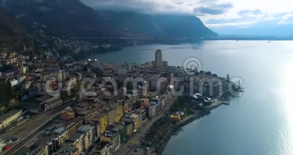 瑞士日内瓦拉沃地区蒙特勒航空景观视频的预览图