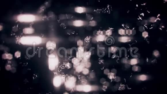 白色模糊的城市灯光与雨滴玻璃环背景视频的预览图