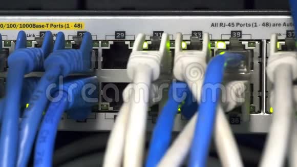 关闭网络服务器上的电缆和灯视频的预览图