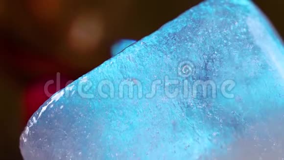 石榴和石榴汁加冰视频的预览图