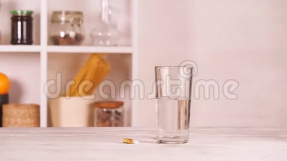 孕妇吃药视频的预览图