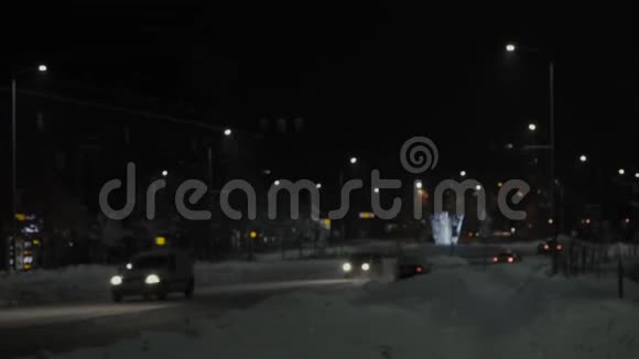 保加利亚季米特洛夫格勒大街上的夜晚时光视频的预览图