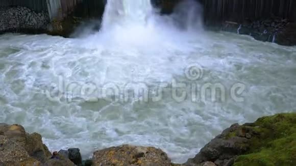 巴尔达勒河谷阿尔迪雅弗斯瀑布的夏季景观视频的预览图