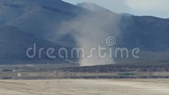玻利维亚沙漠尘埃风暴视频的预览图