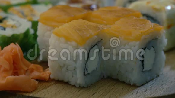 吃寿司卷视频的预览图