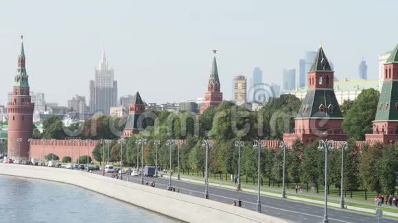 9月莫斯科的克里姆林宫大厦和高层建筑视频的预览图