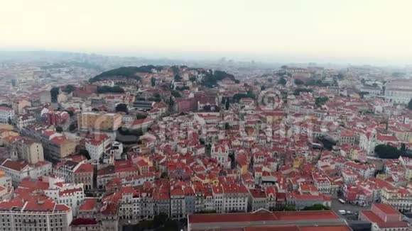 阴天时里斯本的城市景观视频的预览图