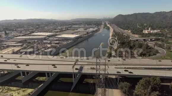 加州格伦代尔的空中飞盘射击道路视频的预览图
