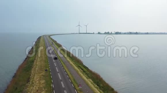 荷兰马克恩堤坝上空视频的预览图