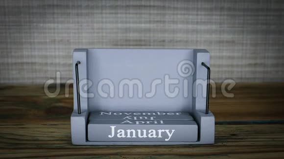 木立方体日历的29个设定日期为1月份视频的预览图