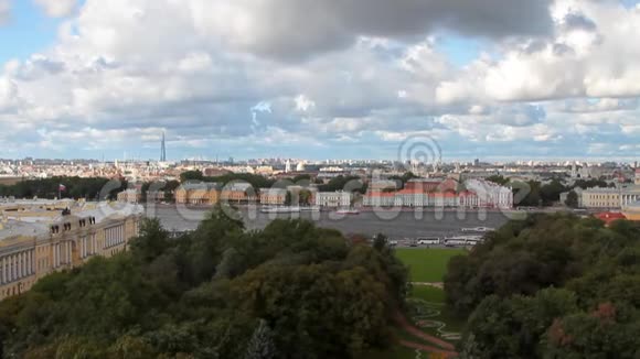 城市和河流的俯视图俄罗斯圣彼得堡视频的预览图