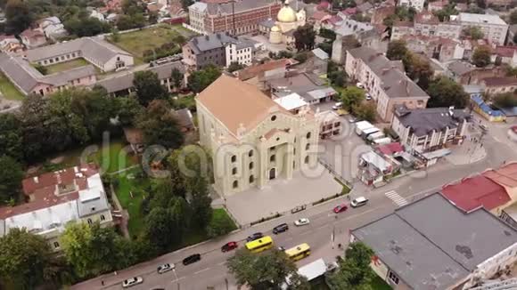 鸟瞰更新的Drohobychchoral同步Drohobych市乌克兰飞行环绕技术视频的预览图