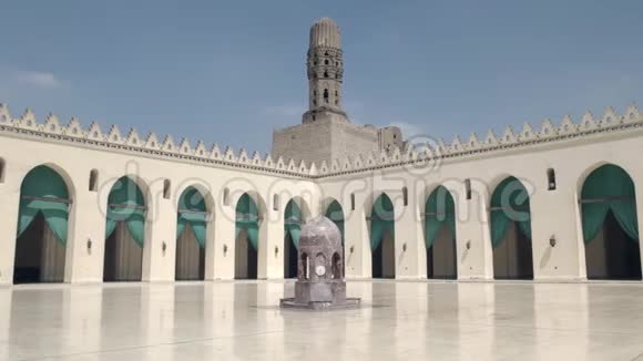 开罗alhakim清真寺的庭院视频的预览图