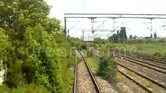 离开主铁路视频的预览图