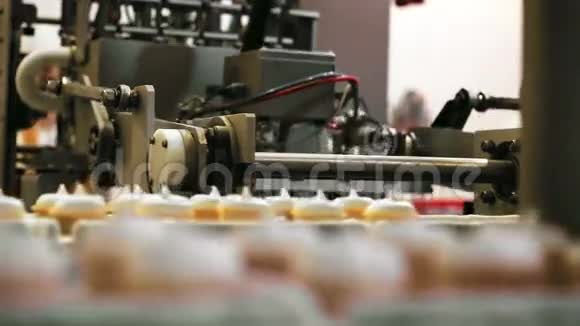 食品工厂设备在工作视频的预览图