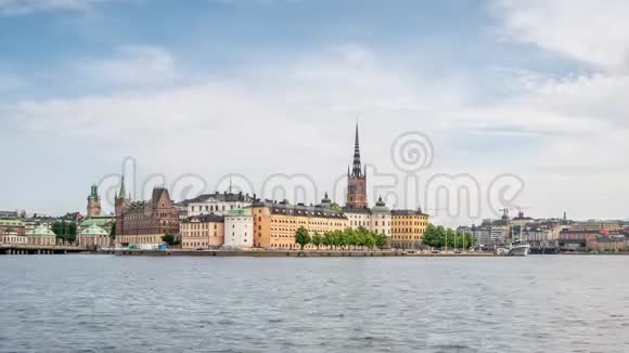 斯德哥尔摩老城区的时间流逝从瑞典河看4k视频的预览图