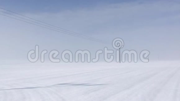 冬季景观带动力线柱视频的预览图
