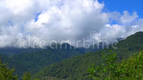 格鲁吉亚的山脉和云层视频的预览图