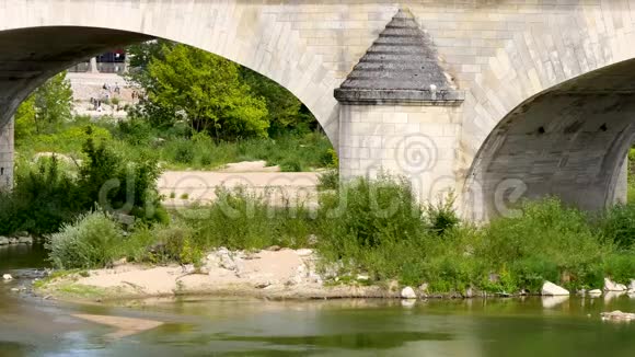 乔治五世大桥拱门的特写这座桥位于OrlA镇ans视频的预览图