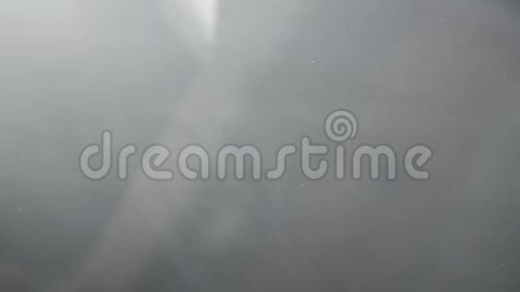 黑色背景下烟雾的抽象运动视频的预览图