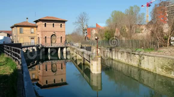 波洛尼亚河锁巴蒂菲罗纳维尔运河是意大利城市的历史地标视频的预览图