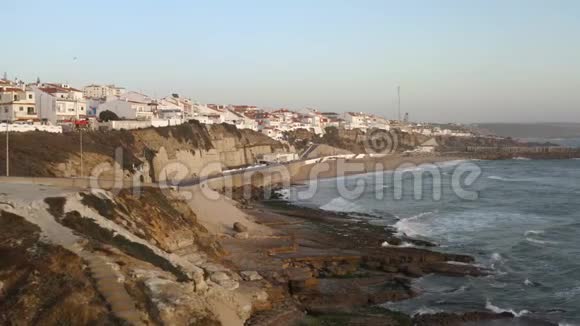 欧洲葡萄牙的Ericeira村海滩和城市景观视频的预览图
